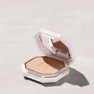 Fenty Beauty By Rihanna Pro Filt'r Soft Matte Powder Foundation 200